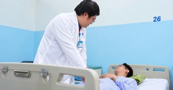 Hai thanh niên cấp cứu lúc nửa đêm trong tình trạng vùng kín đau đớn