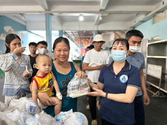 Hàng chục tỉ đồng được huy động mỗi năm hỗ trợ bệnh nhân khó khăn Hàng chục tỉ đồng được huy động mỗi năm hỗ trợ bệnh nhân khó khăn
