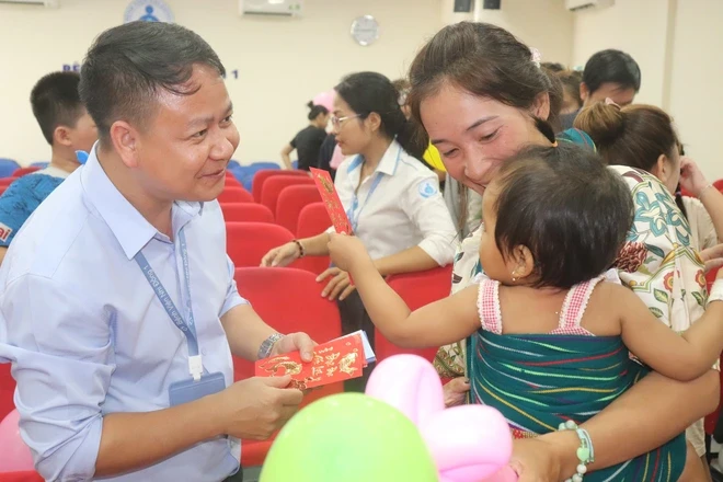 Hàng chục tỉ đồng được huy động mỗi năm hỗ trợ bệnh nhân khó khăn Hàng chục tỉ đồng được huy động mỗi năm hỗ trợ bệnh nhân khó khăn