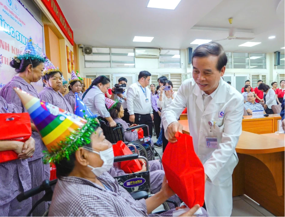 Hàng chục tỉ đồng được huy động mỗi năm hỗ trợ bệnh nhân khó khăn Hàng chục tỉ đồng được huy động mỗi năm hỗ trợ bệnh nhân khó khăn