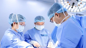 Hàng chục u xơ chi chít kết chùm khiến tử cung biến dạng - Báo TinVina