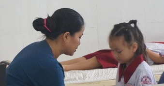 Hàng trăm học sinh Tiểu học Bình Quới Tây nghi ngộ độc: Bộ Y tế chỉ đạo khẩn
