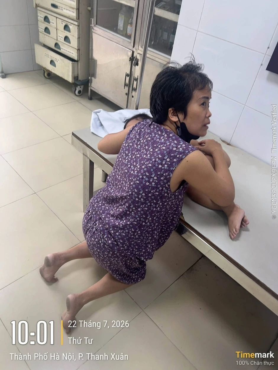 Hành động kịp thời của nam dược sĩ cứu bé gái sốt cao co giật