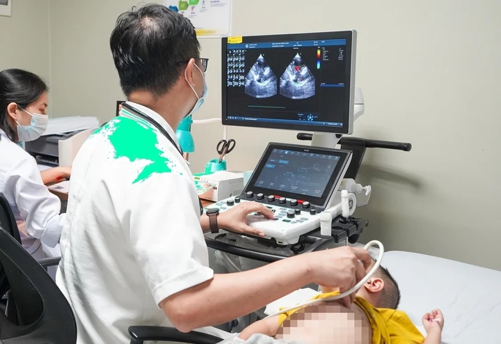 Hành trình vượt 300km giành sự sống cho bé trai có trái tim chiếm 2/3 lồng ngực Hành trình vượt 300km giành sự sống cho bé trai có trái tim chiếm 2/3 lồng ngực