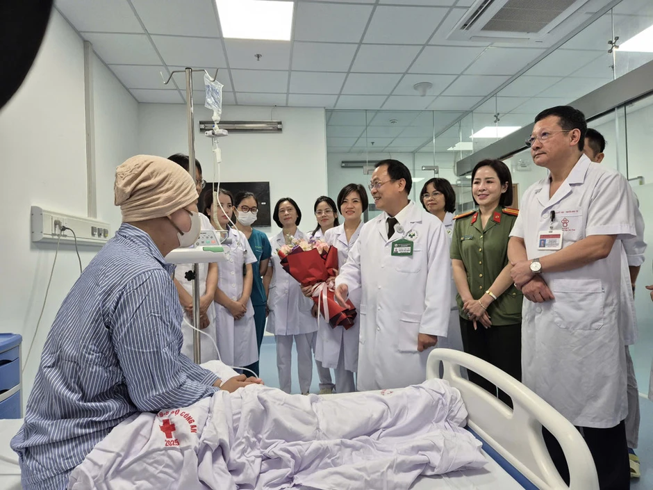 Hành trình vượt bạo bệnh của một người mẹ hiếm muộn cùng mắc u não và u lympho Hành trình vượt bạo bệnh của một người mẹ hiếm muộn cùng mắc u não và u lympho