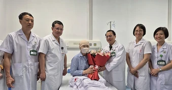 Hành trình vượt bạo bệnh của một người mẹ hiếm muộn mắc u lympho