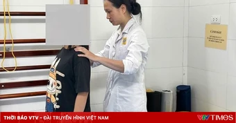Hè là thời điểm vàng phát hiện cong vẹo cột sống