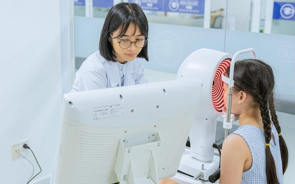 Hệ lụy kép khi trẻ bị lé mắt Hệ lụy kép khi trẻ bị lé mắt
