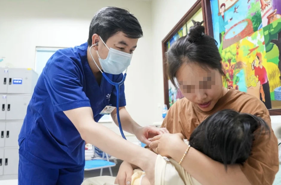 Ho khan kéo dài cả năm, “thủ phạm” là hạt hồng xiêm mắc trong đường thở Ho khan kéo dài cả năm, “thủ phạm” là hạt hồng xiêm mắc trong đường thở