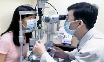 Ho mạnh gây vỡ mao mạch mắt - Báo TinVina