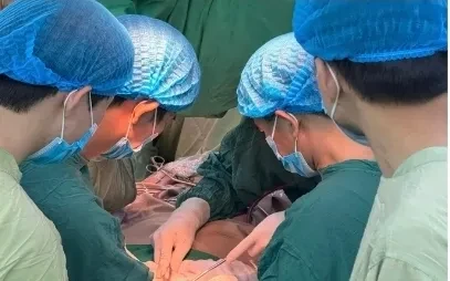 Hỗ trợ phẫu thuật thành công 2 ca đa chấn thương nặng ngay tại địa phương Hỗ trợ phẫu thuật thành công 2 ca đa chấn thương nặng ngay tại địa phương