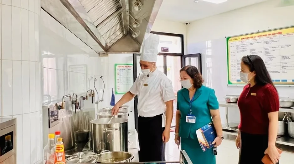 Hoàn thiện quy định về an toàn thực phẩm đối với bếp ăn tập thể