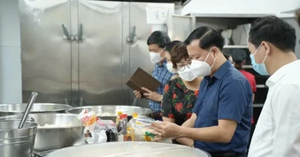 Hoàn thiện quy định về an toàn thực phẩm đối với bếp ăn tập thể