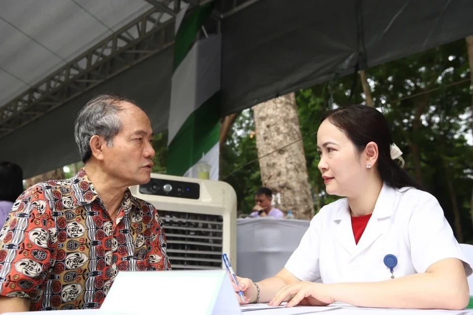 Học bí quyết sống khỏe, trường thọ của hai danh y Việt Nam Học bí quyết sống khỏe, trường thọ của hai danh y Việt Nam