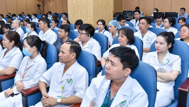Hội thảo khoa học “Thay lại khớp háng nhân tạo: Cập nhật kiến thức toàn diện” Hội thảo khoa học “Thay lại khớp háng nhân tạo: Cập nhật kiến thức toàn diện”