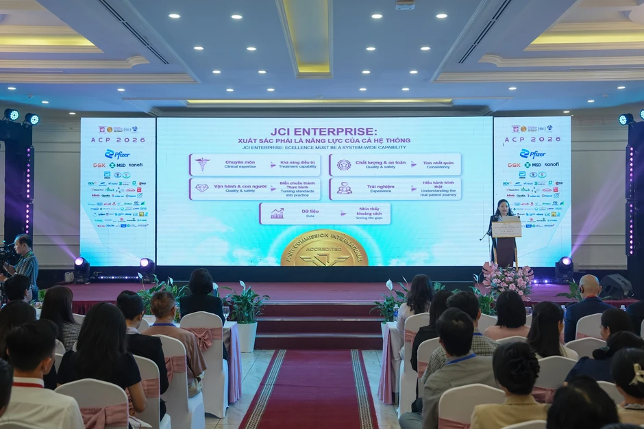 Hơn 1.000 chuyên gia cùng thảo luận kiến tạo mô hình y tế toàn diện trong kỷ nguyên mới Hơn 1.000 chuyên gia cùng thảo luận kiến tạo mô hình y tế toàn diện trong kỷ nguyên mới