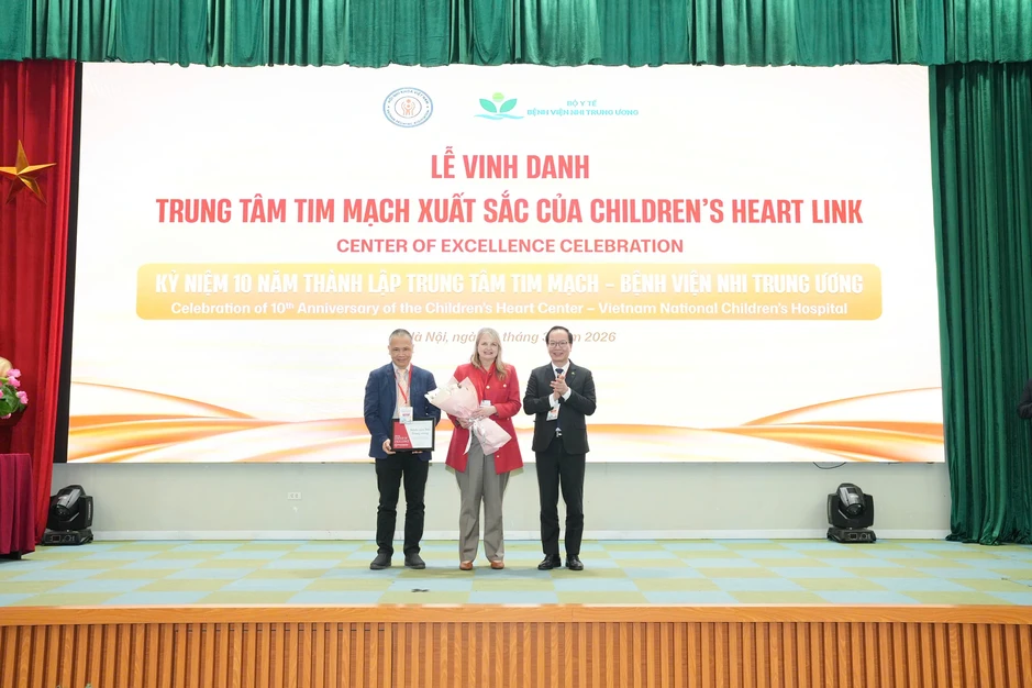 Hơn 10.000 ca mổ tim, Trung tâm Tim mạch BV Nhi Trung ương được vinh danh Hơn 10.000 ca mổ tim, Trung tâm Tim mạch BV Nhi Trung ương được vinh danh