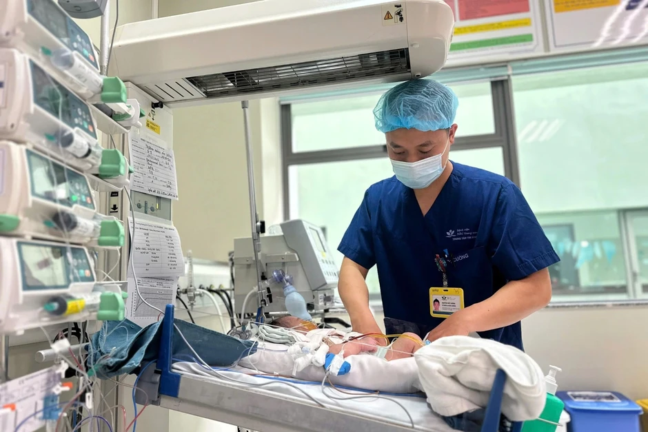 Hơn 10.000 ca mổ tim, Trung tâm Tim mạch BV Nhi Trung ương được vinh danh Hơn 10.000 ca mổ tim, Trung tâm Tim mạch BV Nhi Trung ương được vinh danh