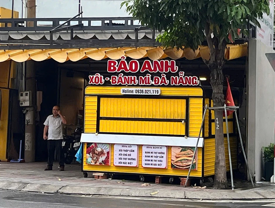 Hơn 20 người nhập viện sau khi ăn bánh mì tại TPHCM Hơn 20 người nhập viện sau khi ăn bánh mì tại TPHCM
