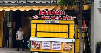 Hơn 20 người nhập viện sau khi ăn bánh mì tại TPHCM