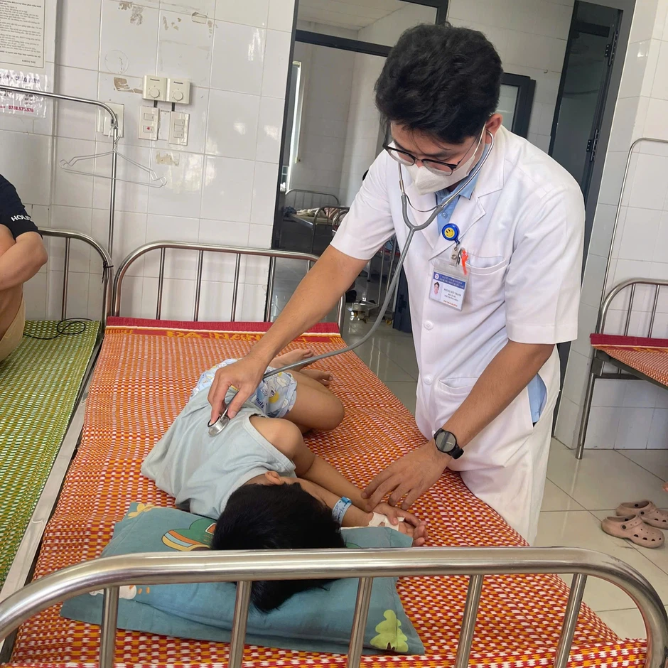 Hơn 40 người ngộ độc sau khi ăn bánh mì: Xử phạt 2 cơ sở 50,5 triệu đồng Hơn 40 người ngộ độc sau khi ăn bánh mì: Xử phạt 2 cơ sở 50,5 triệu đồng