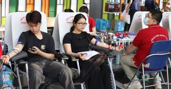 Hơn 5.000 người ở TPHCM "trao đi cơ hội sống" trong ngày 8/3