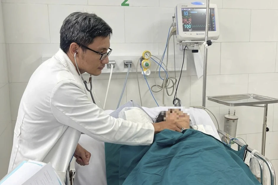Hơn 60 ngày níu mạng cô gái ở TPHCM mắc căn bệnh "tự mình tấn công mình" Hơn 60 ngày níu mạng cô gái ở TPHCM mắc căn bệnh "tự mình tấn công mình"