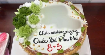 Hơn 60 người nghi bị ngộ độc sau khi ăn bánh kem được tặng