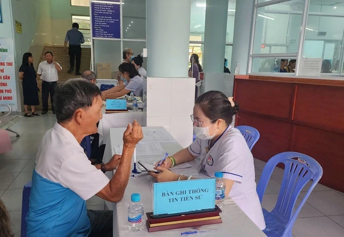 Hơn 63% người dân TPHCM khám tầm soát hôm 5-4 có vấn đề sức khỏe Hơn 63% người dân TPHCM khám tầm soát hôm 5-4 có vấn đề sức khỏe