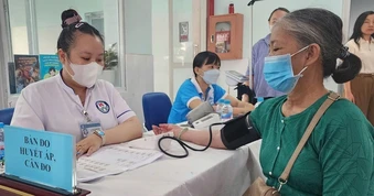 Hơn 63% người dân TPHCM khám tầm soát hôm 5-4 có vấn đề sức khỏe