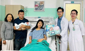 Hơn 900 phần quà cho mẹ và bé tại 26 bệnh viện trên cả nước