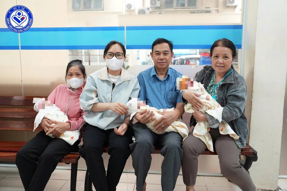 Hơn cả kiên cường: Hành trình của người mẹ "thép" mang tam thai tự nhiên qua từng khúc cua sinh tử Hơn cả kiên cường: Hành trình của người mẹ "thép" mang tam thai tự nhiên qua từng khúc cua sinh tử
