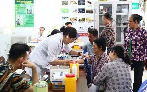 Hơn một nửa dân số Việt Nam đã được khám sức khỏe định kỳ miễn phí Hơn một nửa dân số Việt Nam đã được khám sức khỏe định kỳ miễn phí