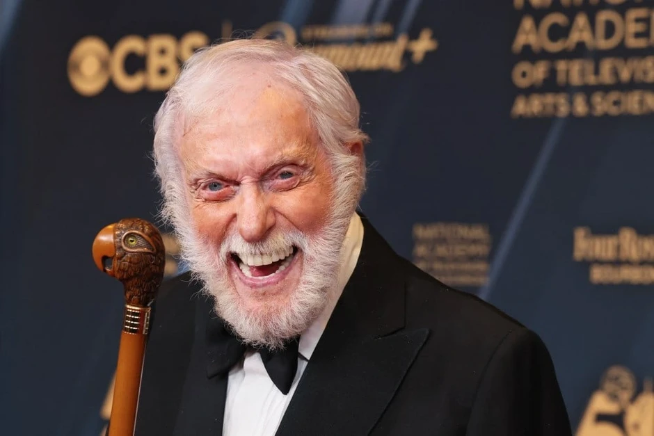 Huyền thoại Hollywood tiết lộ bí kíp sống trăm tuổi "không tốn một xu"