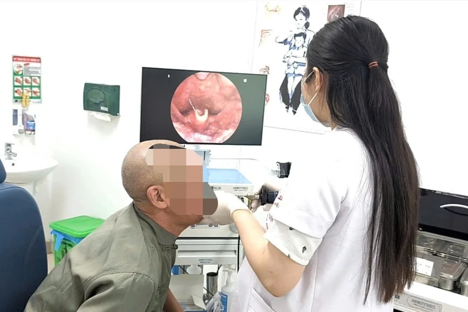 Hy hữu: Người đàn ông Hà Nội suýt tắc thở vì nhai đá giải nhiệt Hy hữu: Người đàn ông Hà Nội suýt tắc thở vì nhai đá giải nhiệt