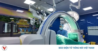 Kỹ sư Nigeria vượt 10.000km sang Việt Nam thay khớp háng