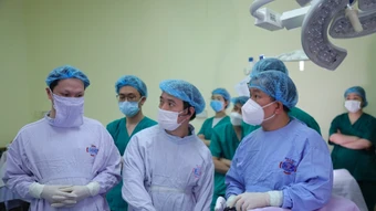 Kỹ thuật 'mổ hai mục tiêu' giúp bệnh nhân ung thư vú phục hồi hình thể