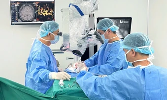 Kẹp túi phình mạch não cứu người đột quỵ - Báo TinVina