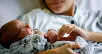 Kết hôn ở tuổi 35, 40 mới muốn sinh con: Bác sĩ chỉ ra điều nhiều người trẻ đang bỏ qua