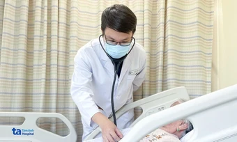 Khám mắt phát hiện tắc động mạch chân - Báo TinVina