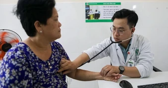 Khám sức khỏe miễn phí mỗi năm một lần: Bộ Y tế ban hành hướng dẫn mới