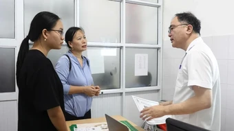 Khám tầm soát miễn phí bệnh nhân nhi gù vẹo cột sống