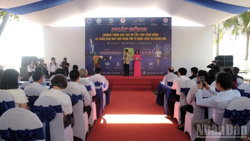Khánh Hòa triển khai 80 máy khử rung tim tự động tại các vị trí trọng điểm Khánh Hòa triển khai 80 máy khử rung tim tự động tại các vị trí trọng điểm