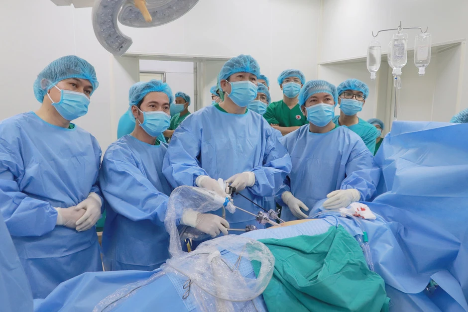 Khen thưởng Bệnh viện đa khoa Cần Thơ thực hiện thành công kỹ thuật ghép thận Khen thưởng Bệnh viện đa khoa Cần Thơ thực hiện thành công kỹ thuật ghép thận
