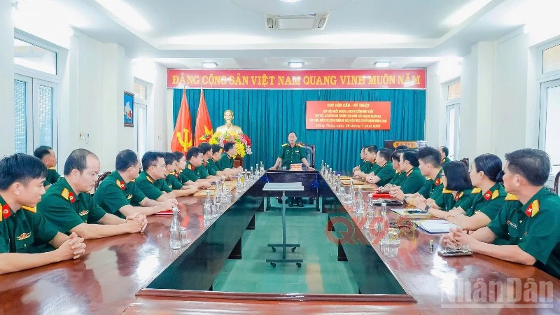 Khen thưởng đội ngũ y, bác sĩ cứu chữa hàng trăm bệnh nhân vụ ngộ độc bánh mì tại Đồng Tháp Khen thưởng đội ngũ y, bác sĩ cứu chữa hàng trăm bệnh nhân vụ ngộ độc bánh mì tại Đồng Tháp