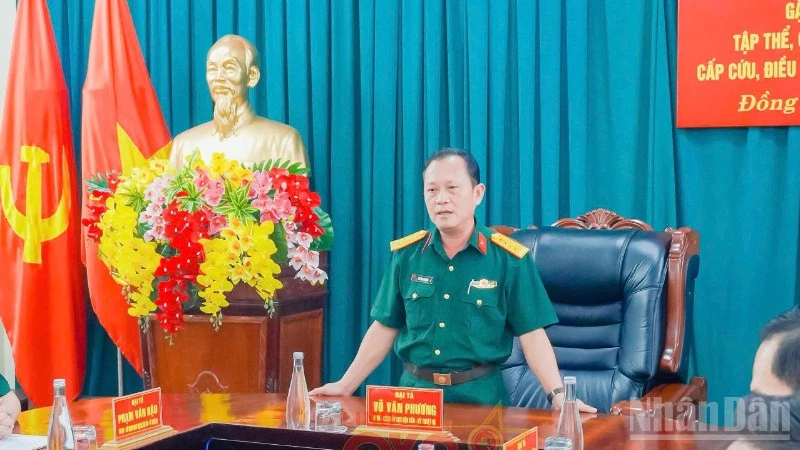 Khen thưởng đội ngũ y, bác sĩ cứu chữa hàng trăm bệnh nhân vụ ngộ độc bánh mì tại Đồng Tháp Khen thưởng đội ngũ y, bác sĩ cứu chữa hàng trăm bệnh nhân vụ ngộ độc bánh mì tại Đồng Tháp