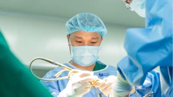 Khi nào điều trị ung thư vú phải cắt buồng trứng? - Báo TinVina