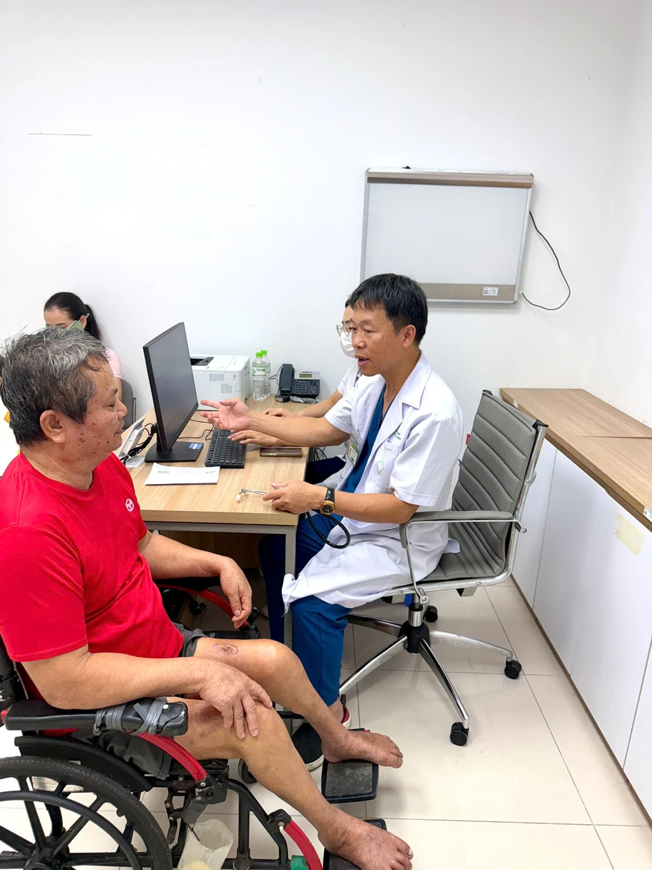 Khởi đầu bằng sự tri ân, lan tỏa trách nhiệm vì sức khỏe nhân dân Khởi đầu bằng sự tri ân, lan tỏa trách nhiệm vì sức khỏe nhân dân