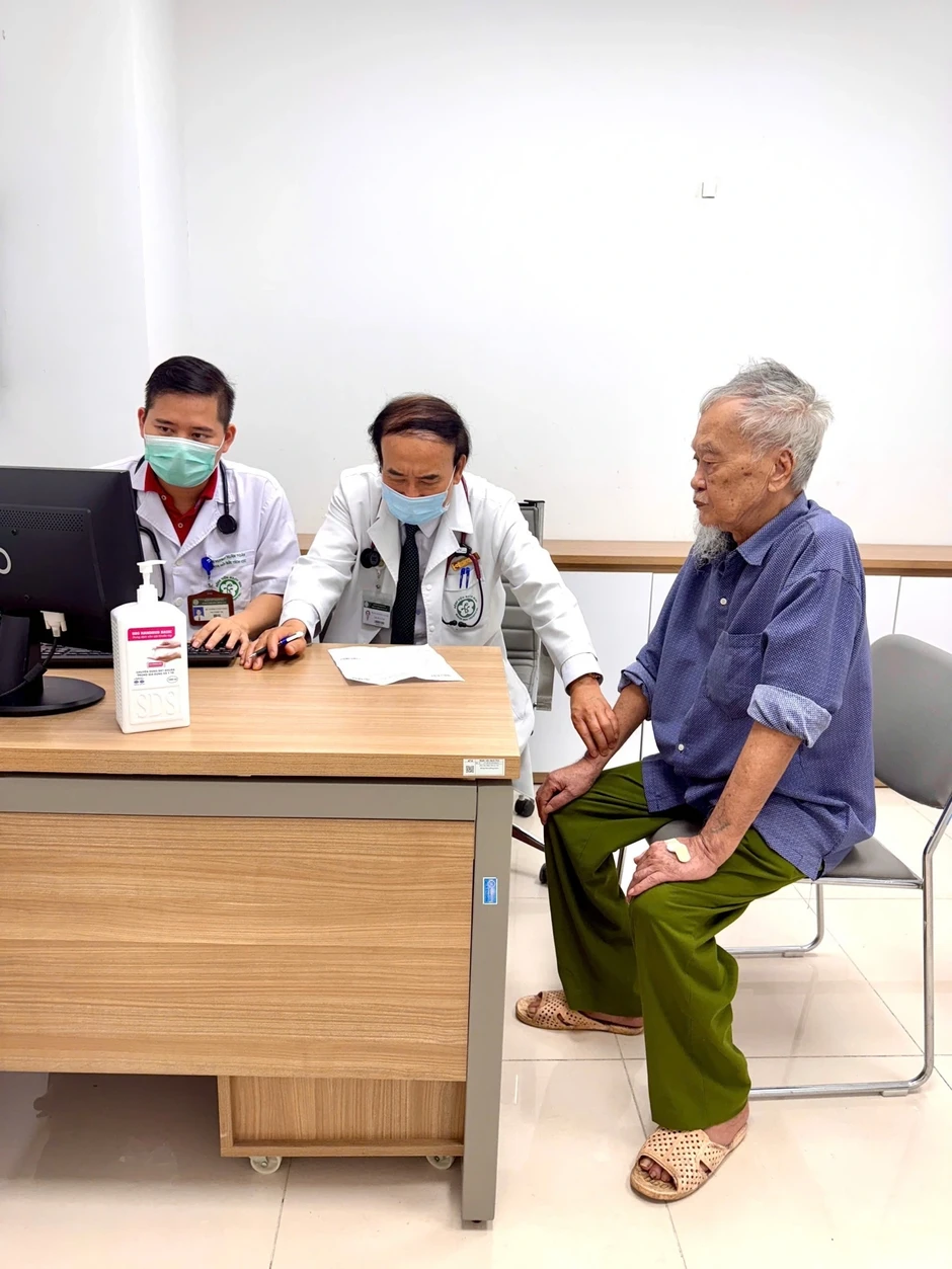 Khởi đầu bằng sự tri ân, lan tỏa trách nhiệm vì sức khỏe nhân dân Khởi đầu bằng sự tri ân, lan tỏa trách nhiệm vì sức khỏe nhân dân