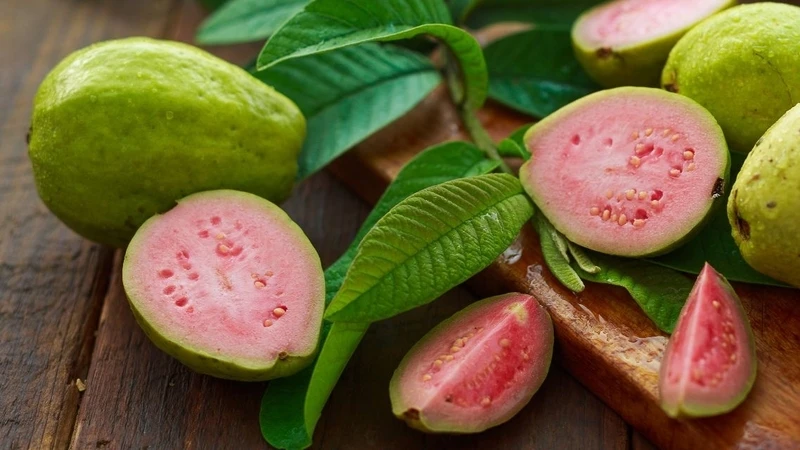 Không chỉ ngon ngọt, ổi ruột hồng còn là “kho dưỡng chất” cho cơ thể Không chỉ ngon ngọt, ổi ruột hồng còn là “kho dưỡng chất” cho cơ thể